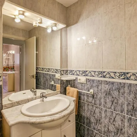 Edificio Marenostrum Apartman *
